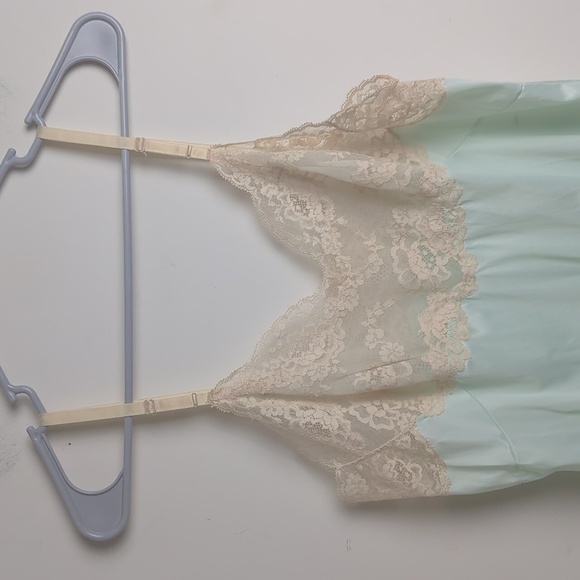 Vintage Vanity Fair Slip with Lace Trim Women's 34 - Picture 2 of 12
